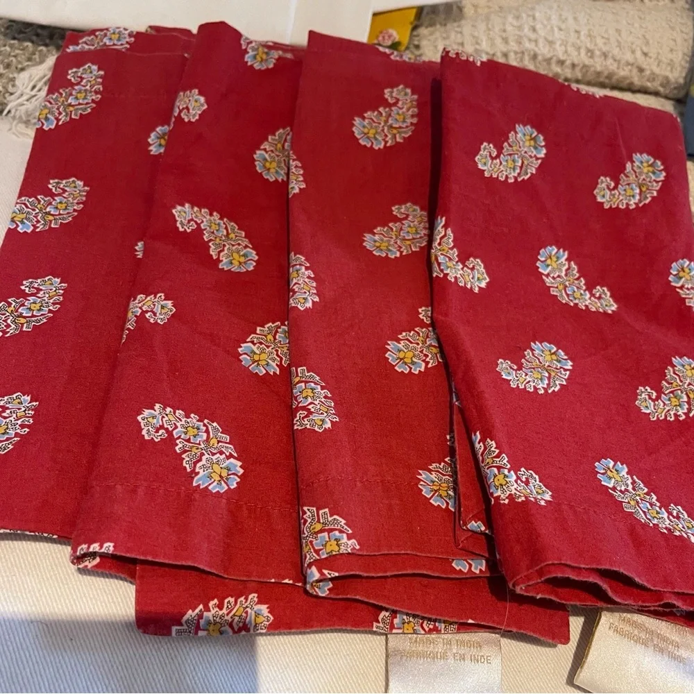 Williams Sonoma Cloth Napkins in Red Paisley Pattern Set of 4